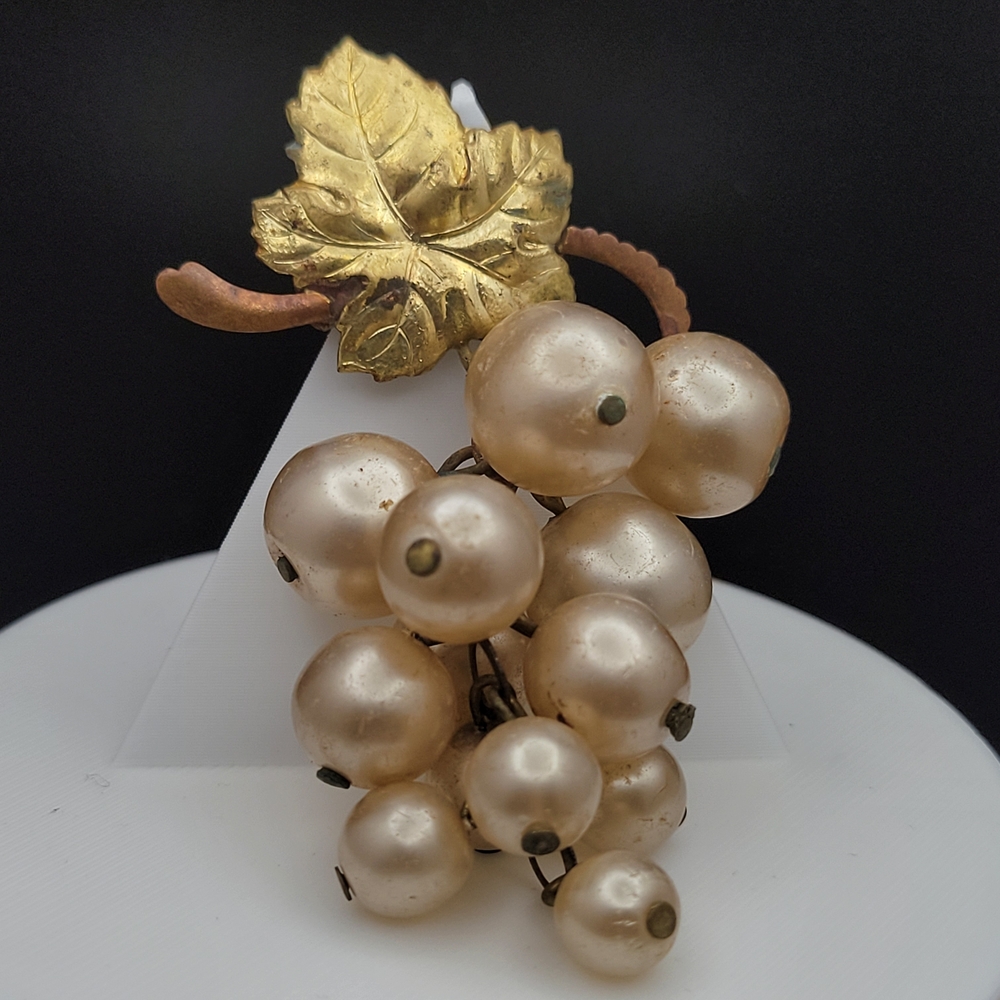 Lovely Vintage Gold Tone Brass Leaf and Faux Pearl Cluster Brooch